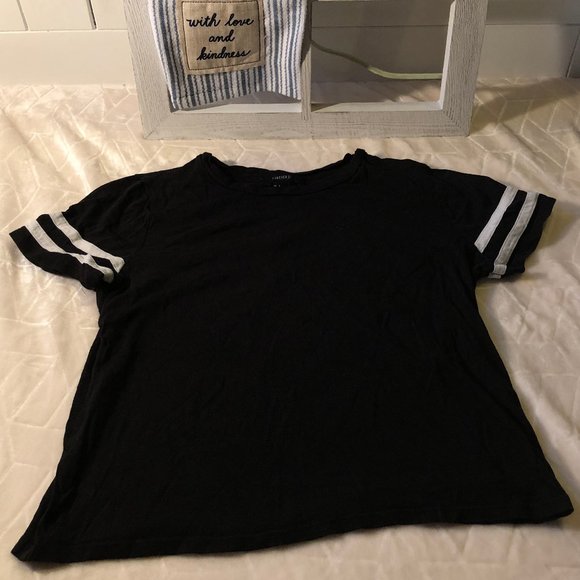 🏄3 for $15🏄 Black Tee With White Stripes - Picture 2 of 8